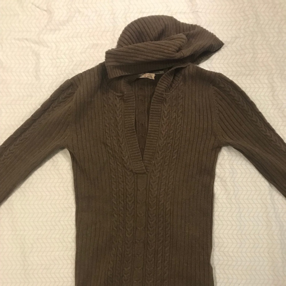 Brown sweatshirt